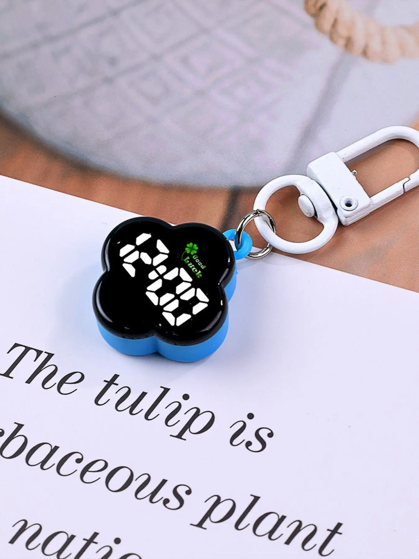 New Fashion Women's Clock Pendant Keychain, Small Portable Electronic Watch, Student Timepiece, Convenient and Stylish Accessory, Keychain for Purse, Keychain Accessories, Stylish Keyring