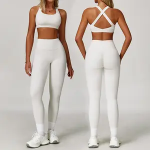 This two-piece set includes a vest and a pair of fitted yoga pants, catering to shaping needs for fitness, dance, and leisure occasions. It can be worn as casual wear, a women's sportswear set, or comfortable gym gear. Women's Lounge Tracksuit Set