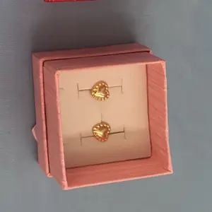 Aretes en forma de corazón en oro italiano 18k