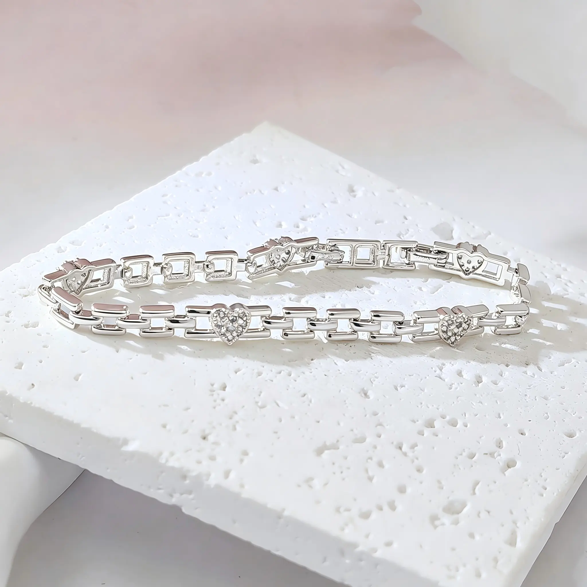 Silver Plated Copper Paperclip Chain Bracelet, Inlaid Zircon Heart Pendant Rectangular Link Wrist Bracelet Trendy Everyday Wear Jewelry Gift for Her