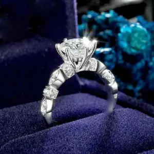 Q573 Women's White Gold Diamond Engagement Ring Round Brilliant Cut Natural D Color Side Stones