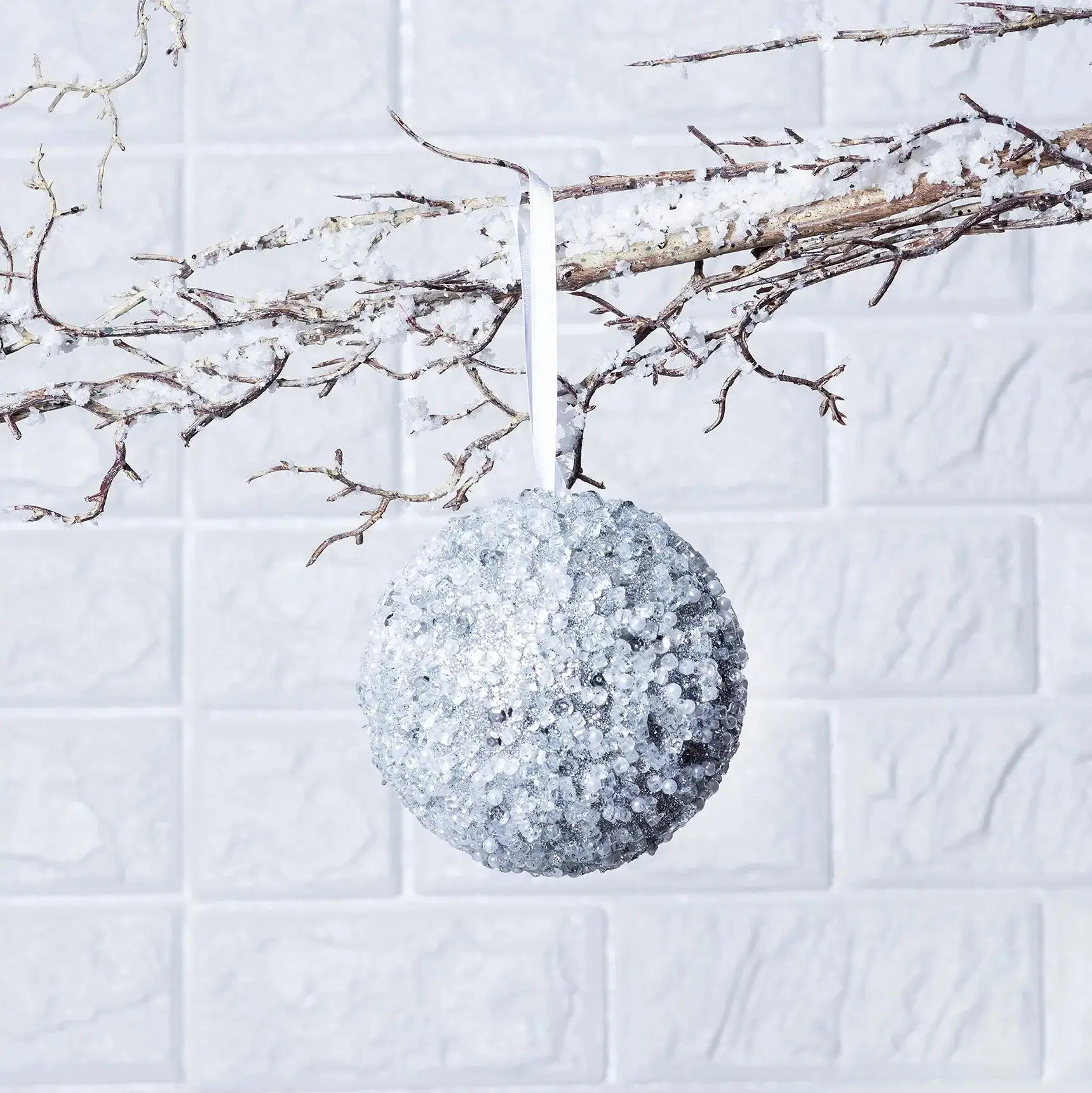 4 Inches Plastic Ball-Shape Christmas Decorative Ornaments, Silver Sequined Beads Adorned, Artistic Heirloom Decoration for Preserving Christmas Memories