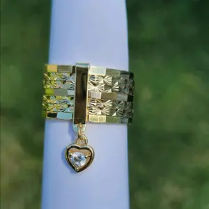 Anillo con  corazon color oro