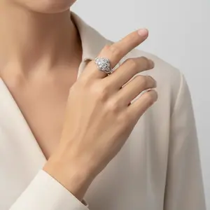 10K White Gold Women's Diamond Ring - 0.97ct