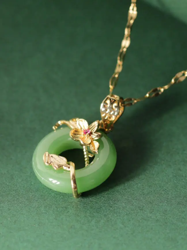 Green Jade Lotus Leaf Pendant Necklace – Flower Ring Buckle Necklace for Women, Light Everyday Jewelry