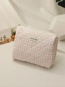 1 Piece Plaid Pattern Letter Label Quilted Makeup Bag, Cute Portable Cosmetic Storage Bag, Quilted Washbag, Cosmetics Organizer, Makeup Organizer Pouch