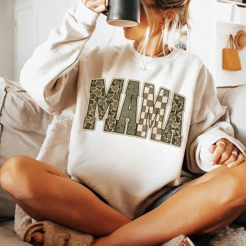 Women's Retro Hunting Camo Hoodie - Fitted Mama Sweatshirt, Deer Hunting Season Tops, Vintage Duck Camo Casual Tee, All Seasons Wear, USA-Made, Ideal Womens Gifts