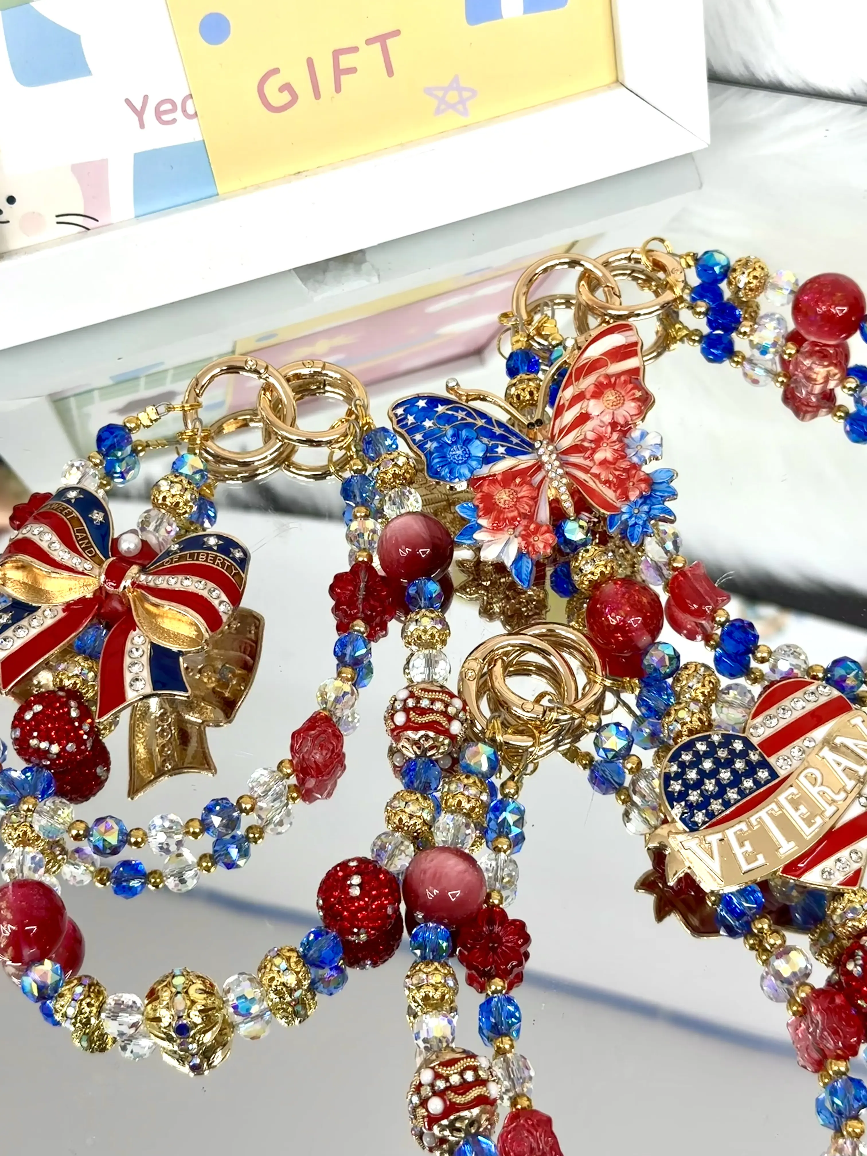 American Flag Rhinestone Bag Charm,Delicate Red Blue Beaded Handbag Pendant Accessory for Women,Detachable,Pretty Independence Day & Birthday Gift,Ideal Holiday Gift for Girls & Women,Patriotic Summer Vibe