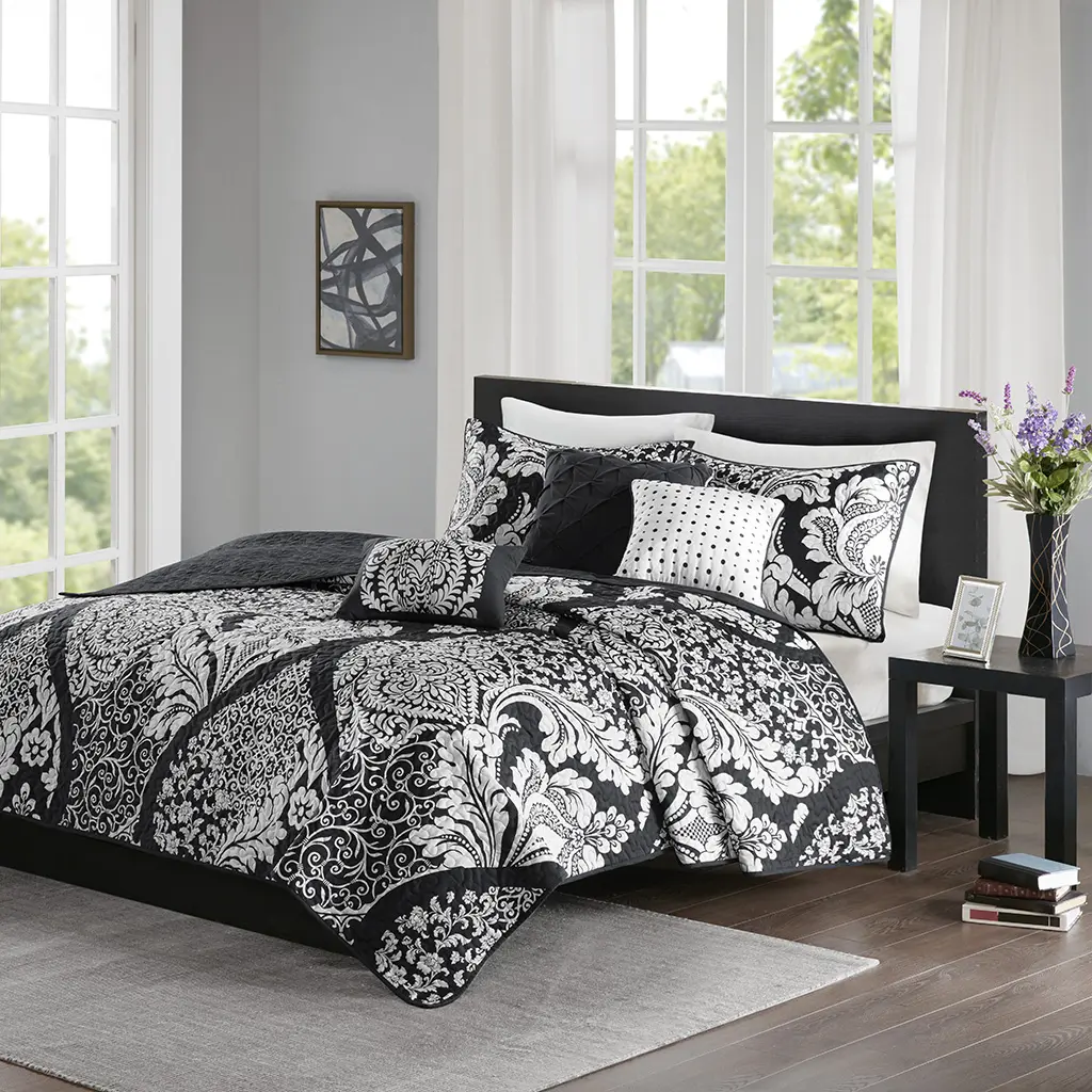 6 Piece Printed Cotton Quilt Set with Throw Pillows, Vienna