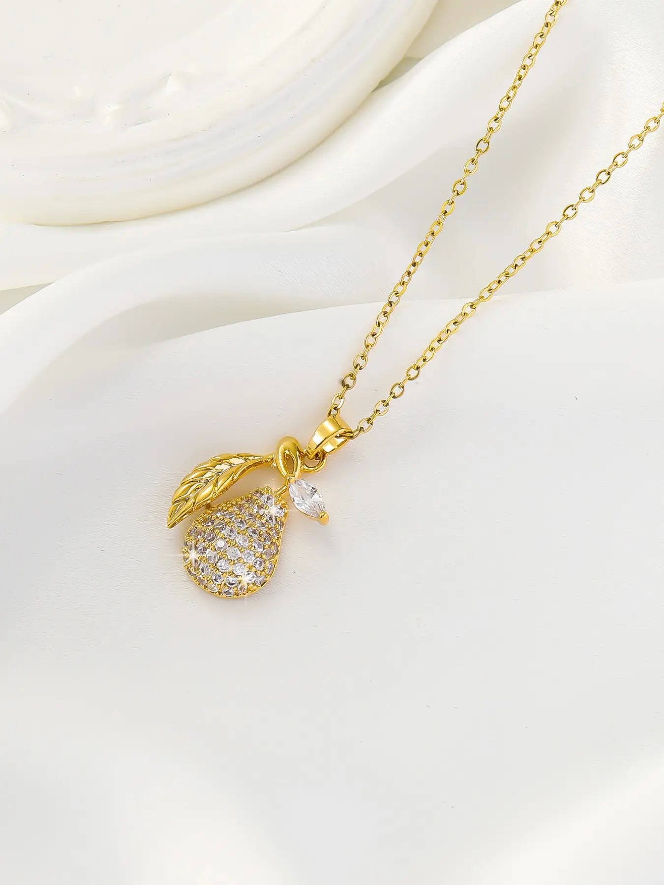 Pear-Shaped Necklace with Leaf Pattern and Sparkling Zircon, Elegant Daily Wear Pendant, All-Season Stainless Steel Jewelry