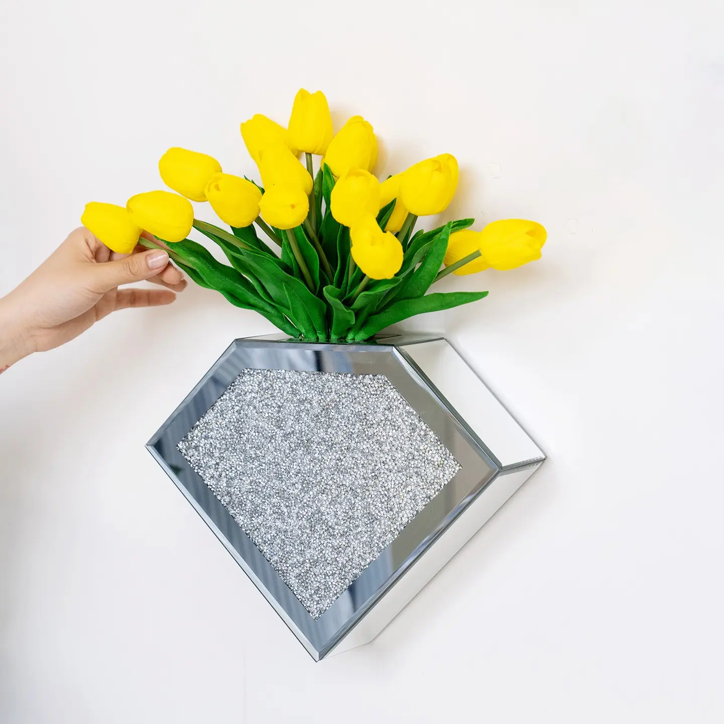 Flower Vase Crushed Diamond Hanging Planter& Geometric Decor Mirrored Container,1 Pc, Diamond Shape Decorative Vases Luxury for Home Decor Decoration, Home Decor Accessory. Befit for Artificial Flowers, Can't Hold Water, Glass Shiny Ornaments
