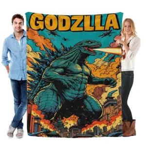 "Retro Godzilla Comic Art Flannel Blanket – A Thrilling Christmas Gift for Kaiju Enthusiasts, Featuring Dynamic City Attack Design, Suitable for beds and sofas can also be given as a gift