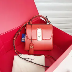 Pre-owned SALVATORE FERRAGAMO Leather Shoulder Bags 7.8'' R14359 Shoulder Bag C19488802878 0331 T1 Chloe