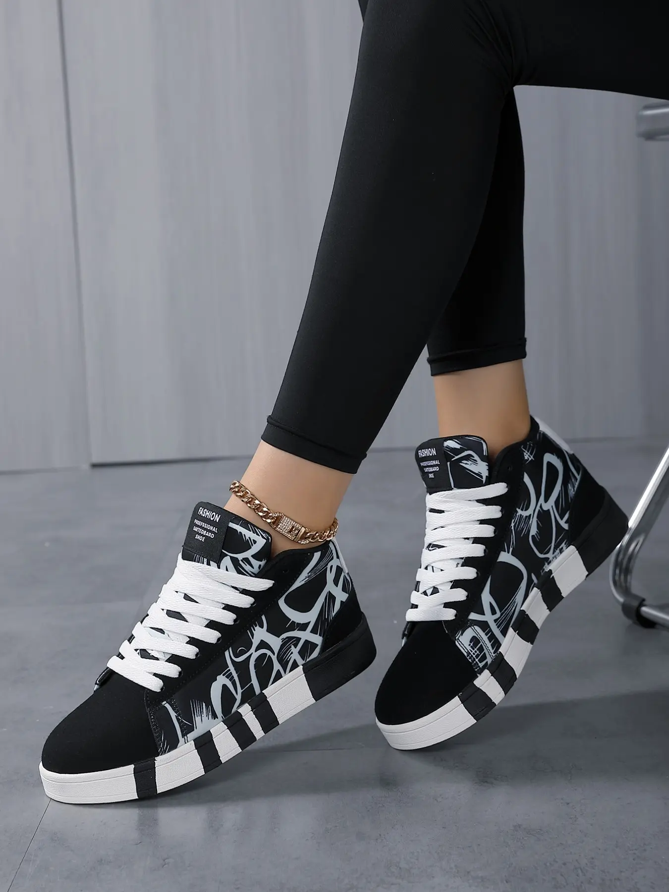 Women's High Top Casual Athletic Trainer Skate Shoes, Fall Winter New Arrival, All Seasons Sneaker, Unique Graffiti Design, Graphic Print Sneakers, Classic Color, Lace-Up, Unisex Outdoor Sports Hiking Shoes, Sneaker, Street Style Shoes