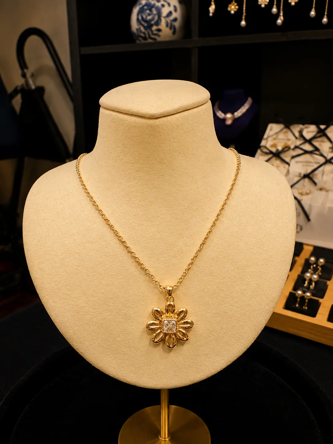 S925 Sterling Silver Gold-Plated Flower Necklace, Daisy Pendant Necklace, Cubic Zirconia Floral Necklace