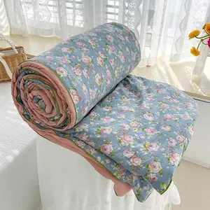 Floral Print Summer Quilt, Floral Coverlet Bedding, 1 Count Soft Skin Friendly Breathable Air Conditioning Quilt, Suitable for Bedroom Living Room or Dorm, Soft Lightweight Quilts