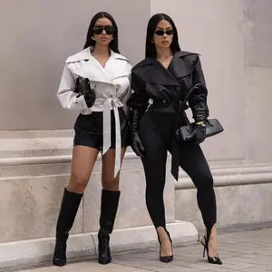 Women's short double-breasted trench coat, loose-fitting double-breasted stand-up collar short jacket, raglan sleeves, with belt, suitable for casual work wear in spring and autumn.