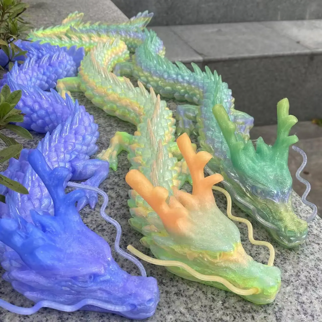 35.4-inch 3D-Printed Giant Dragon Statue - Large Animal Shape Crystal-Themed Dragon Head Hyper Realistic Statue, Crystal Gradient Color, Realistic Joint Design, Ideal Home Decor, Halloween Decoration & Birthday Gift Collectible (summerwins), Large Statues
