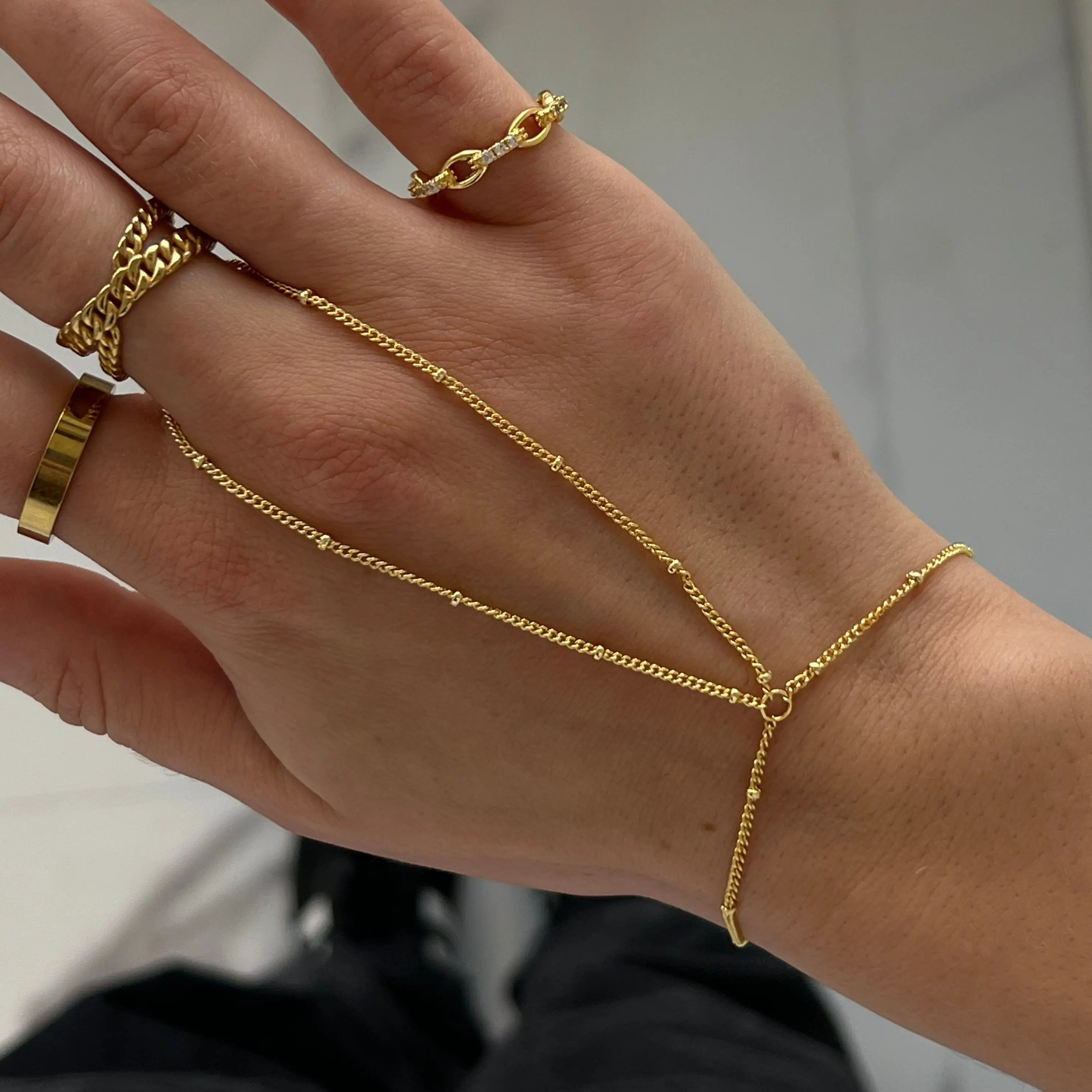 EVRY JEWELS Gold or Silver Plated Women's Hypoallergenic Isla Hand Chain