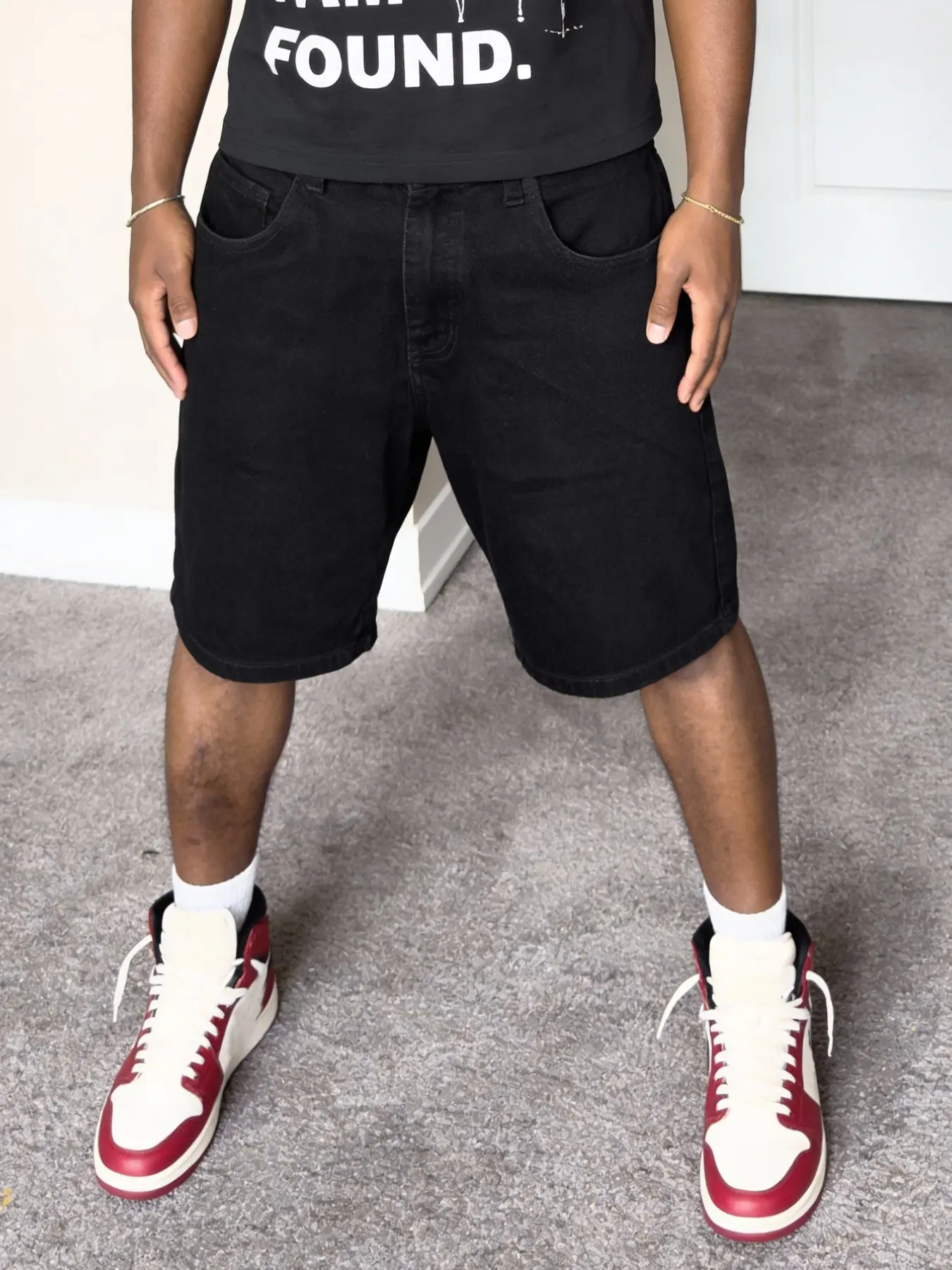 Black men's plain denim dad shorts, loose straight-leg cut for free movement, summer cool Casual Street Denim Fabric Shorts, a versatile item for daily outings.