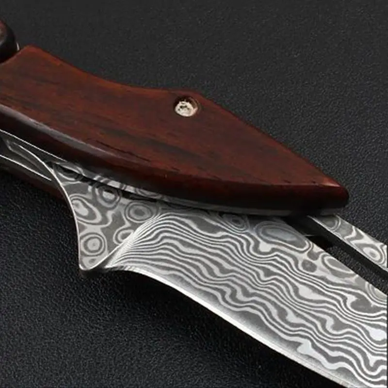 Damascus steel camping knife