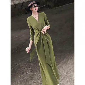 MEXCOCO 2025 Autumn New Arrival: Elegance Commuter Simple V-Neck Waist-Cinching Knot Belt Solid Color Dress