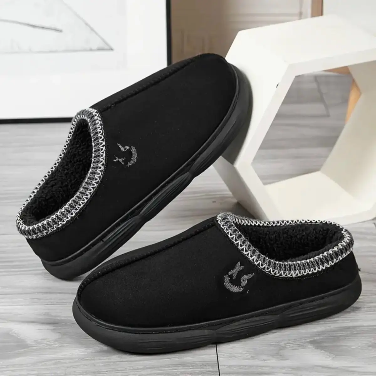 Men's Plus Size Autumn and Winter Plush Lined Slippers - Comfortable, Warm, Non-Slip Thick Sole for Indoor Use