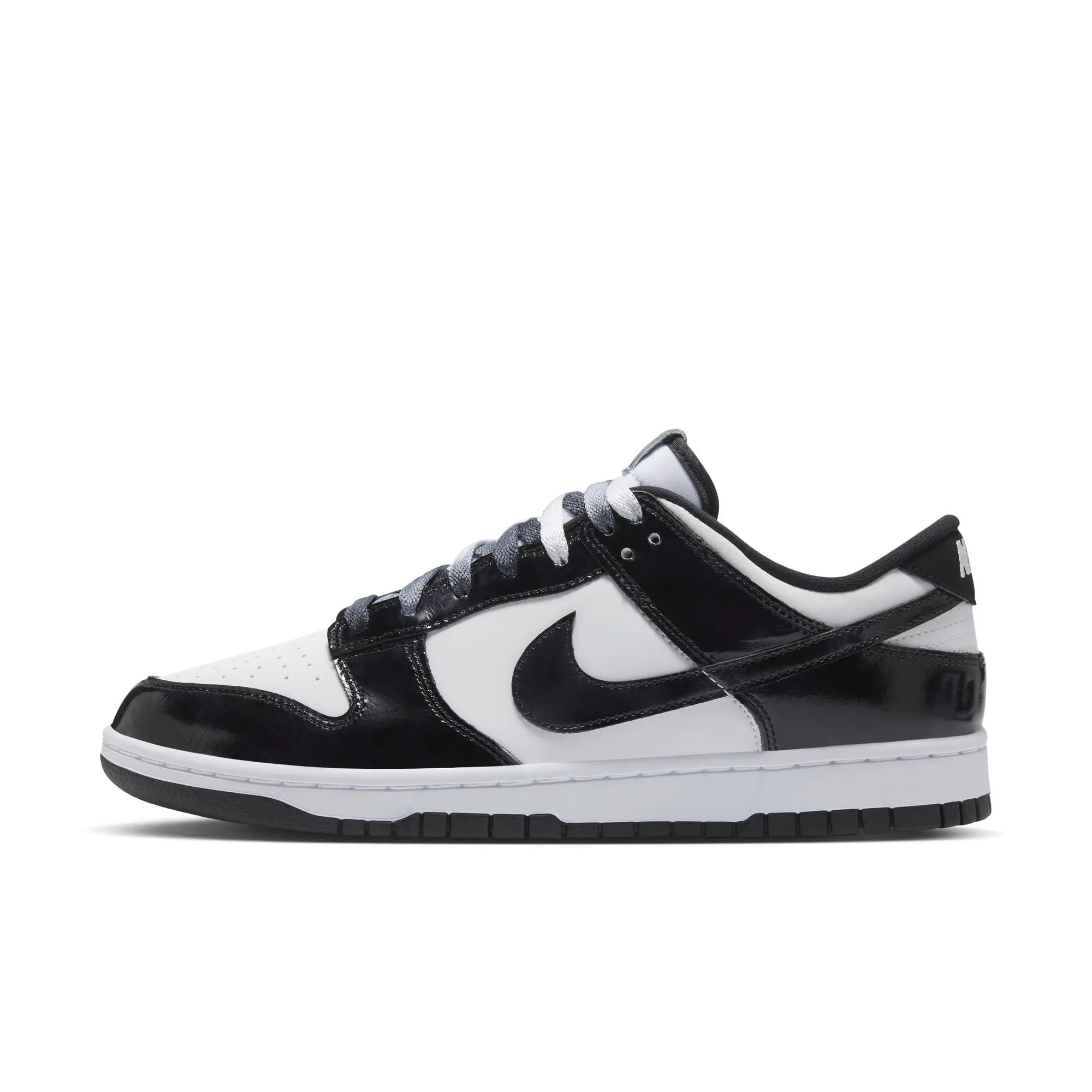 NIKE Dunk Low Retro SE "Panda" Men's Sneaker, a Classic Casual Leather Shoe with Lightweight Foam Cushioning, Footwear, Trainer, Athletic, Sports Shoes, Closed, Plush, Lace-Up, Panda Dunks, Rubber Sole, Leather Blend, Iconic Block, Men's Shoes