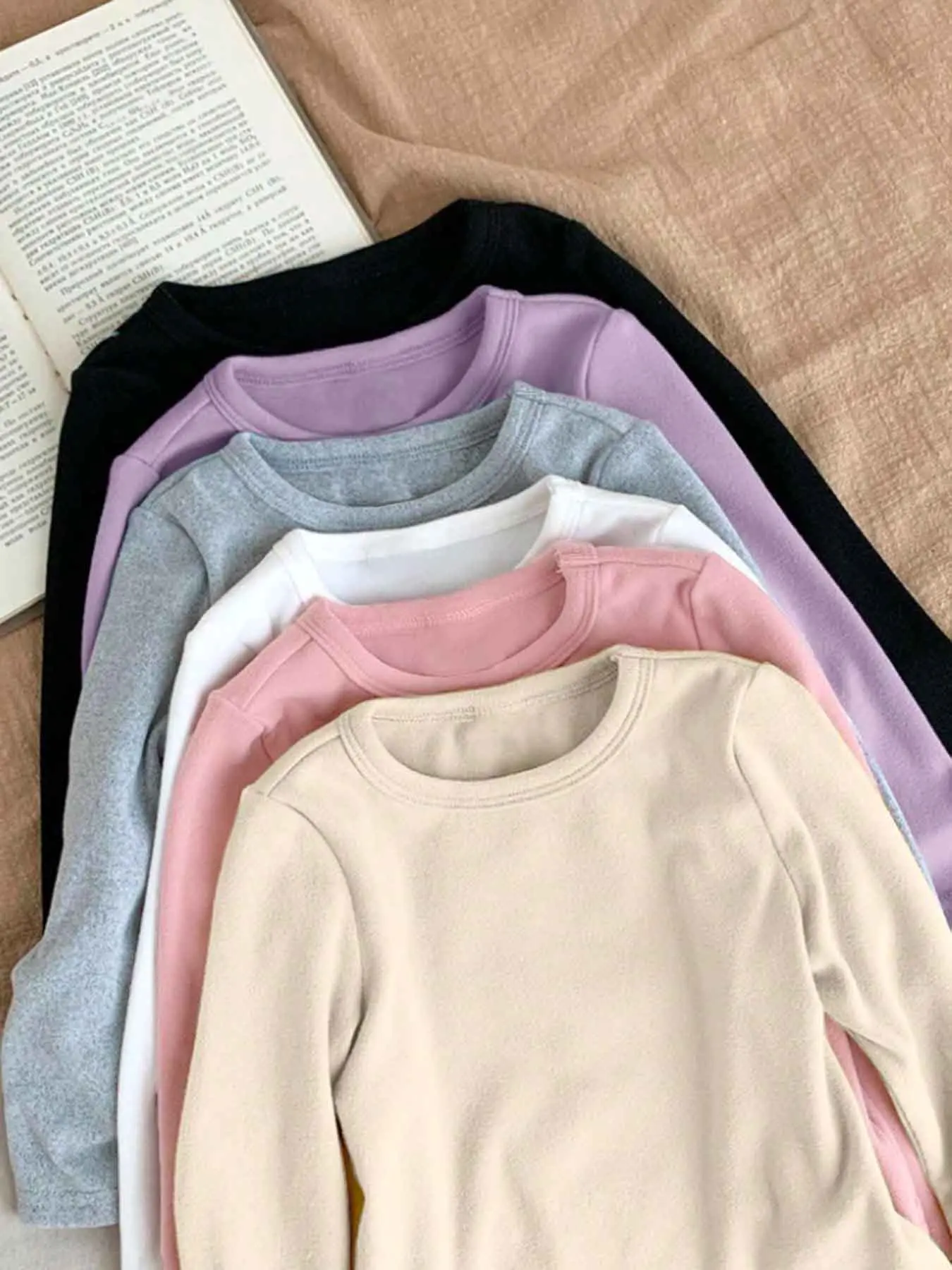 6-piece knitted solid color round neck long sleeved top for toddlers, Round neck knitwear, warm for spring, autumn, versatile for casual wear, soft and skin friendly, suitable for home and outdoor wear, machine washable and easy to maintain