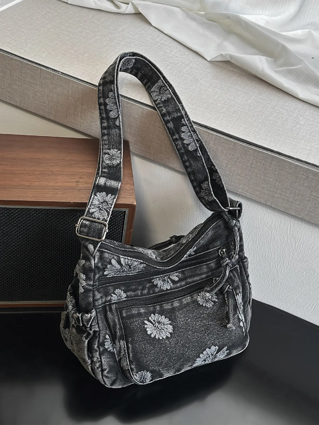 Trendy Fashion Multi-Pocket Smooth Zipper Design Denim Bag, Single Shoulder Crossbody Bag, Stylish and Practical Bag, Casual Shoulder Purse, Perfect for Daily Use