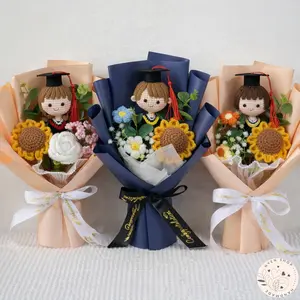 Handmade Crochet Graduation Flower Bouquet, Amigurumi Senior Gift, Graduation Doll Bouquet, Meaningful Keepsake Gift