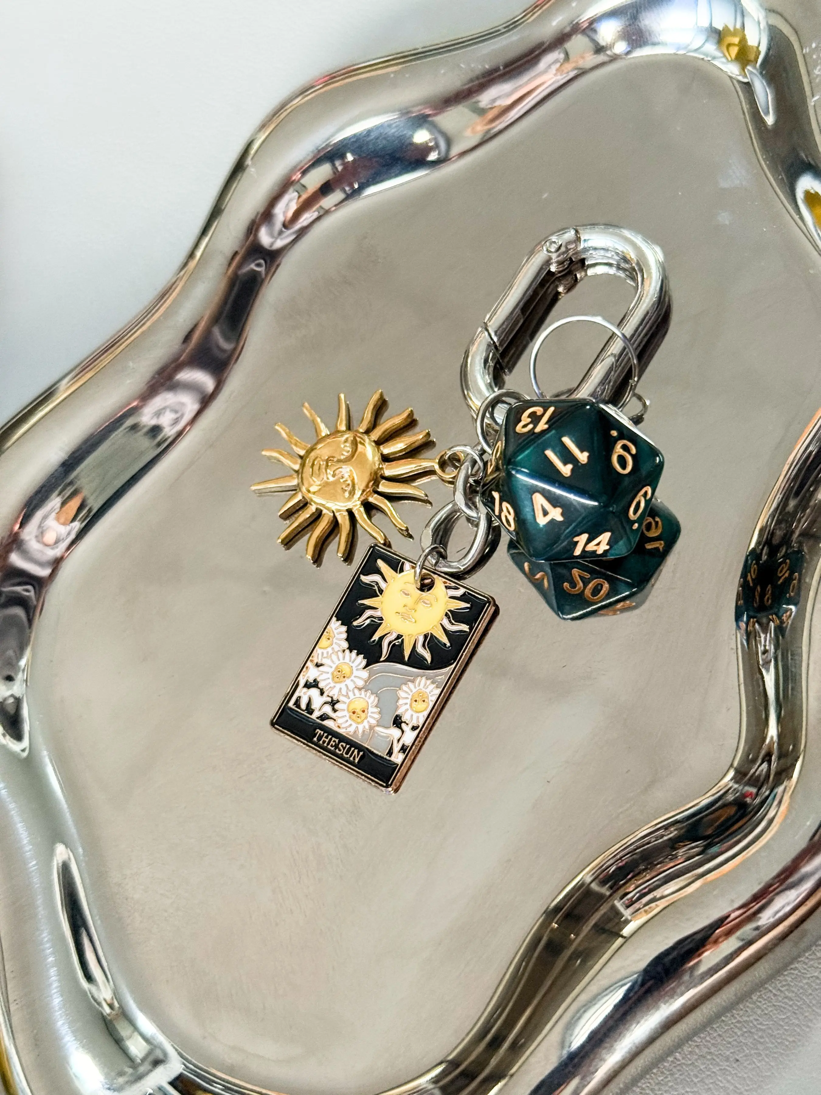 Tarot Card Major Arcana Sun Dice Keychain, Valentine's Day Gift Bag Charm, fashionable alloy keychain, #therockcandy, Perfect for Tarot Lovers, Bling Bling Keychains, Keychain Accessory, Accessories