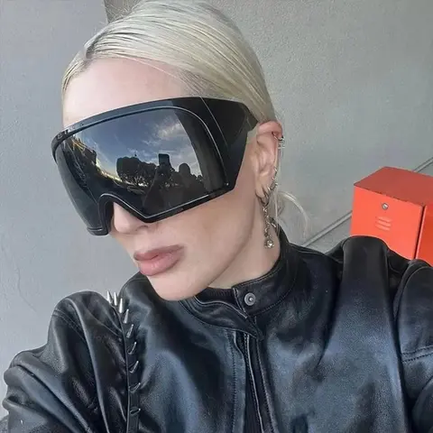 Futuristic Wrap-Around Y2K Trendy Sunglasses - Curved UV400 Lens Oversized 2000s Rave Eyewear, Cool Steampunk Black Shades, PA Glasses for Women & Father's Day Gifts (Sports & Outdoor Use)