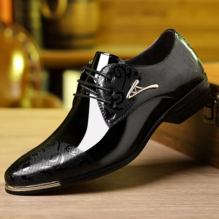 Men’s Classic Closed Wingtip Brogue Oxford Formal Shoe - Black, Closed-Toe, Embellished Smooth Leather, Embossed Detailing, Comfortable for Business, Formal Occasions, Black Formal Shoes