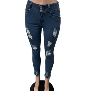 #06 de bolsa Jeans tiro alto   corte colombiano stretch con pedrería y bordado  en la bolsa trasera botones al frente