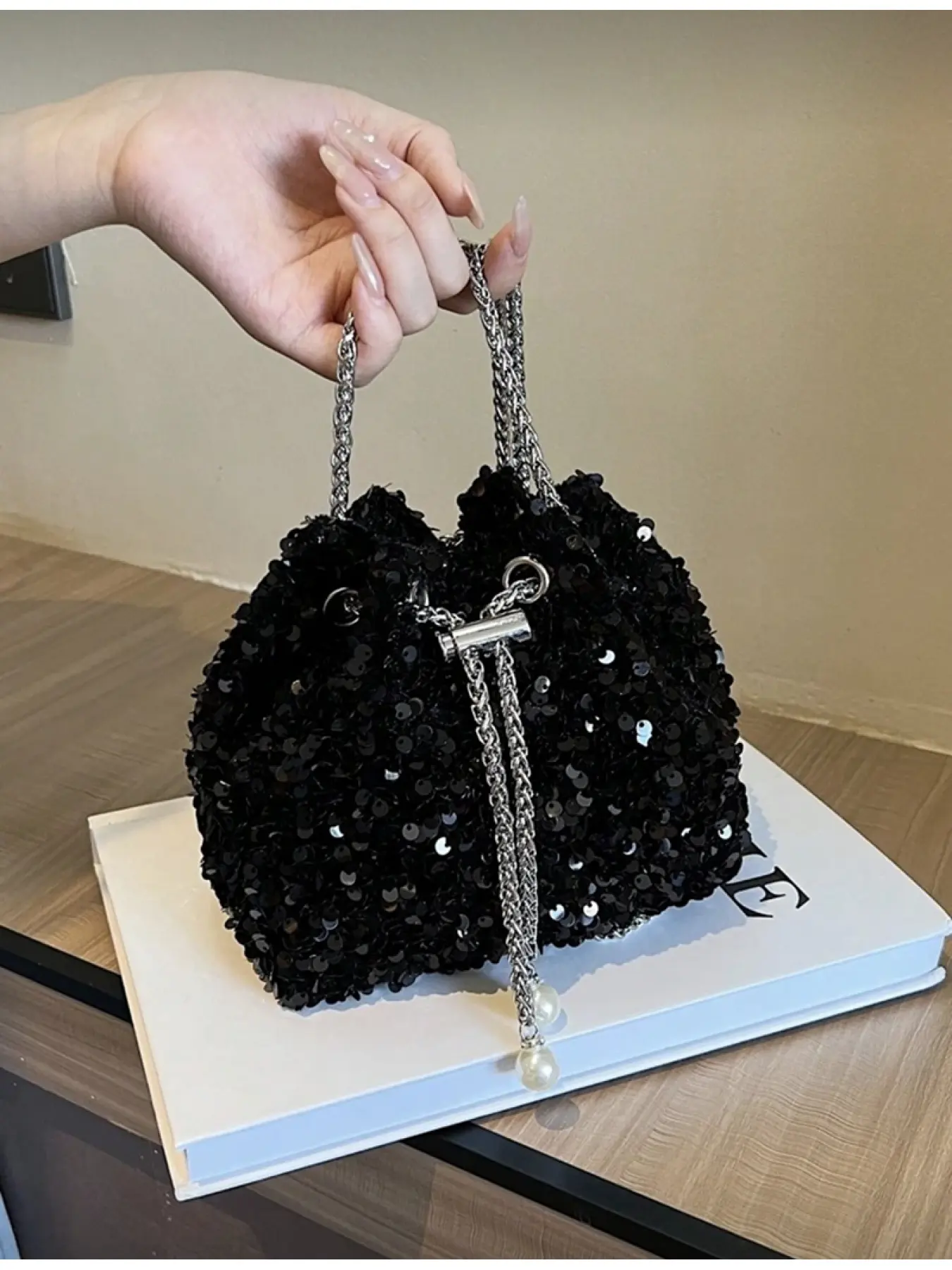 Women's Party Clutch Bag, Glittery Clutch Bag, Trendy Clutch Bag, with PVC Sequins Metallic Imitation Pearl Decoration Drawstring Closure Handbag with Shoulder Strap Crossbody Lipstick Case Gift Bag for Evening Wedding Prom Clutch Purse