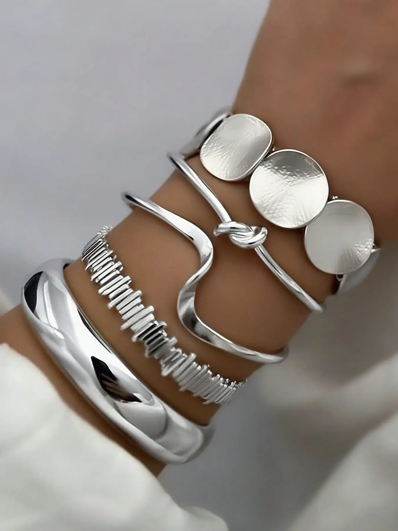 5 pieces of retro exaggerated luxurious geometric design wide metal silver bracelet set, suitable for daily wear and holiday gifts, Fashionable Chunky Bangles, Chunky Chain Bracelet