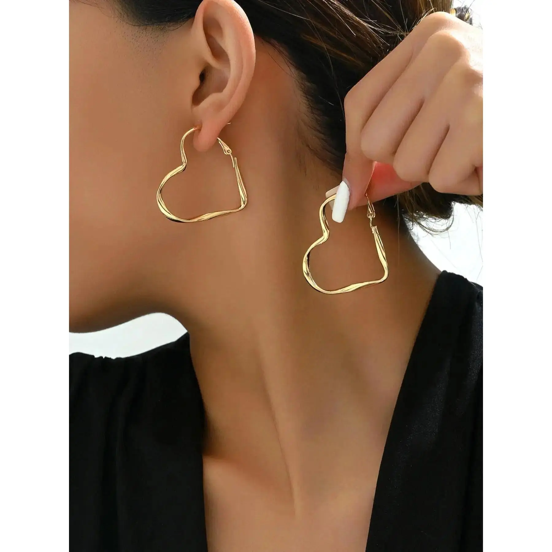Women's Dainty Heart Shaped Huggie Hoop Earrings, Lightweight Hollow Out Metal Design, Fashionable Jewelry for Everyday Wear & Gifting, Birthday, Party, Copper, Female, Hollow Cutout, All-Match Appeal, Daily tiktokshopbacktoschool