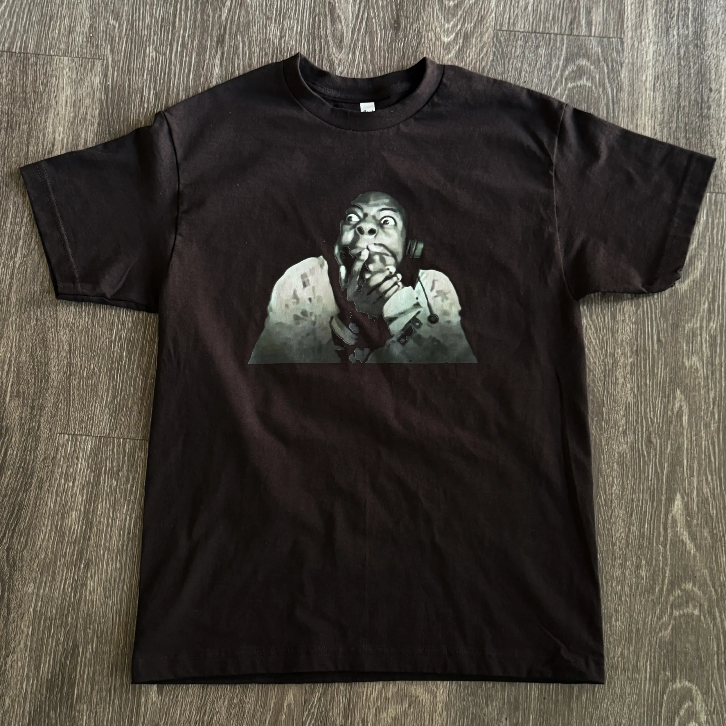 Speed Covering His Mouth Funny Casual 100% Cotton T-Shirt 6oz