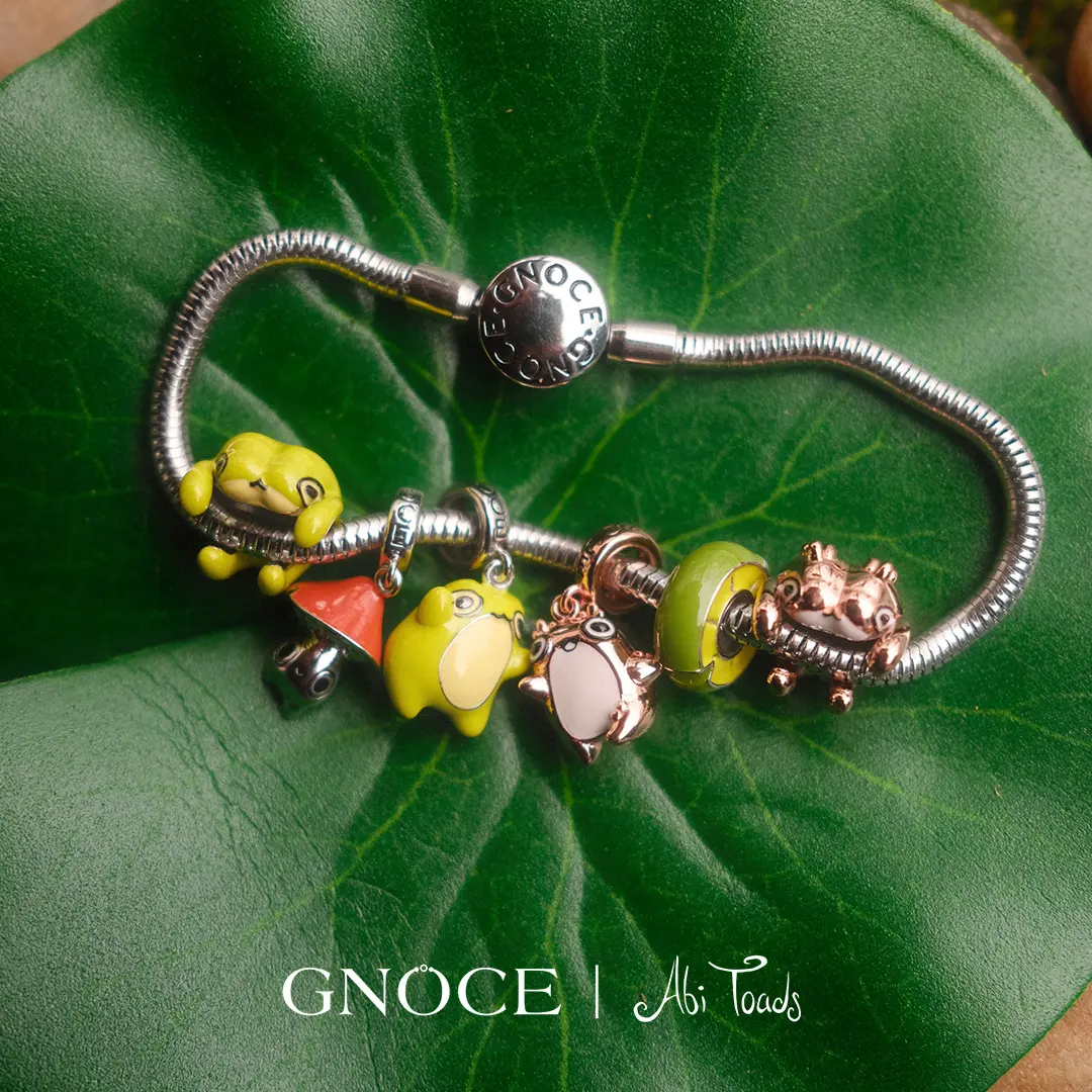 GNOCE 925 Sterling Silver Frog Hug Charm, Whimsical Handcrafted Abi Toads Design, Fits Necklaces and Bracelets, 1-Year Warranty, Premium Materials for Jewelry Lovers, Charm Fitting, 10.9Mm, Unisex, 2.5 G, Handmade Craft, 12 Months, Frog Lovers, Daily