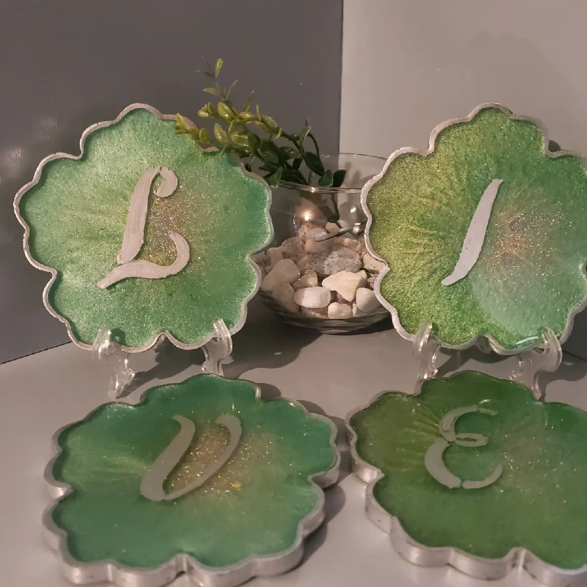 Set of 4 flower shaped resin coasters