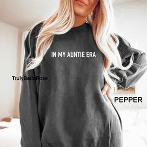 IN MY AUNTIE ERA SWEATSHIRT COMFORT COLORS-PEPPER Cotton Fit